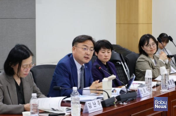 30일 오전 국회의원회관 제9간담회의실에서 '투명한 임금 공시로 만드는 성평등한 노동환경 - 성평등임금공시제 도입을 위한 토론회'가 개최됐다. ⓒ신장식 의원실