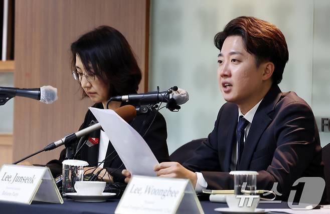 이준석 개혁신당 대통령 후보가 28일 서울 중구 프레스센터에서 외신기자 간담회를 하고 있다. 2025.4.28/뉴스1 ⓒ News1 김명섭 기자