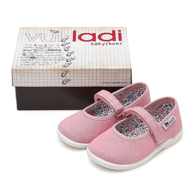 모이몰른은 스페인 유아 슈즈 브랜드 불라디(Vul·ladi)와 이고르(igor)를 국내 시장에 선보인다.(모이몰른제공)