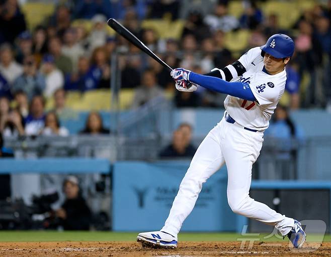 오타니 쇼헤이(LA 다저스)가 30일(한국시간) 열린 마이애미 말린스와의 경기에서 13일 만에 시즌 7호 홈런을 때렸다. ⓒ AFP=뉴스1