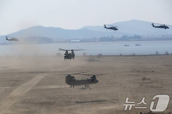 한미 군의 헬기들. (사진은 기사 내용과 무관함). 육군 제공. 재판매 및 DB 금지) 2025.3.19/뉴스1