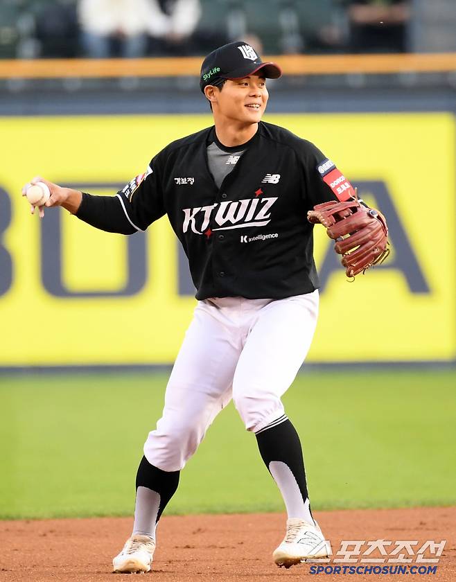 누군가의 위기는 누군가의 기회다. 프로 5년 차 권동진은 주전 내야수 자리를 노리고 있다.