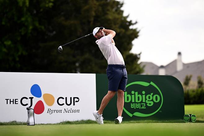 MCKINNEY, TEXAS - APRIL 29: Scottie Scheffler of the United States plays his shot from the eighth tee prior to THE CJ CUP Byron Nelson 2025 at TPC Craig Ranch on April 29, 2025 in McKinney, Texas. (Photo by Orlando Ramirez/Getty Images for The CJ Cup)