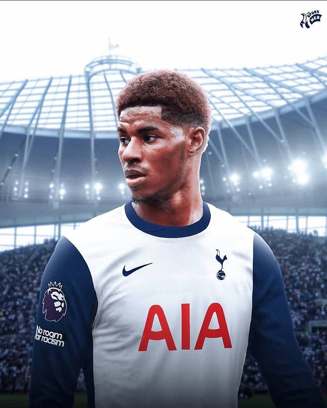 [스포츠조선 강우진 기자]토트넘 홋스퍼가 여름 이적시장을 앞두고 맨체스터 유나이티드 공격수 마커스 래시포드 영입을 검토 중이라는 소식이다. 기량 하락이 뚜렷한 손흥민을 대신할 검증된 측면 공격수가 필요하고, 새로운 팀을 찾고 있는 래시포드가 눈에 들어온 것으로 보인다. 

래시포드는 이번 시즌 맨유에서 만족스럽지 못한 경기력을 보였지만, 아스톤 빌라로 임대 이적하면서 이전의 기량을 회복하는 듯했다. 현재는 부상으로 뛰지 못하게 되며 더이상 경기력을 검증할 수는 없는 상태다.

영국 기브미스포츠는 30일(한국시각) 맨유의 전스카우트 믹 브라운의 발언을 인용해 토트넘의 래시포드 영입 가능성을 보도했다. 사진=SNS