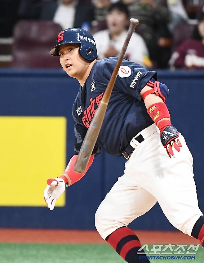 29일 서울 고척스카이돔에서 열린 롯데-키움전. 2회초 1사 2, 3루 유강남이 2타점 2루타를 치고 있다. 고척=정재근 기자 cjg@sportschosun.com/2025.4.29/