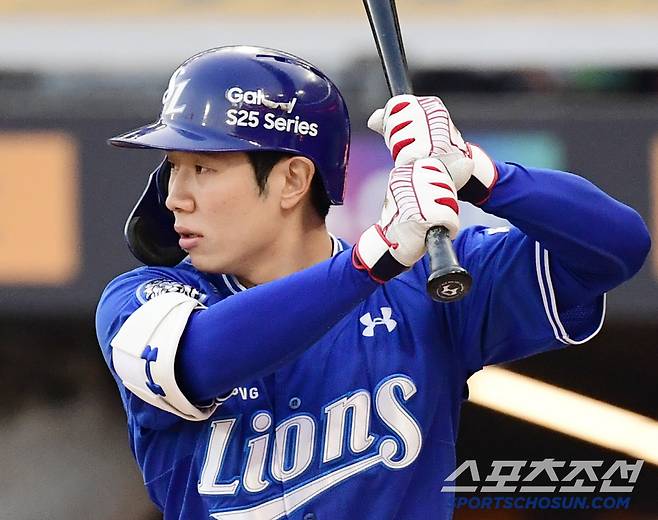 29일 인천 SSG랜더스필드에서 열린 KBO리그 SSG와 삼성의 경기. 1회 타격하는 삼성 김지찬. 인천=송정헌 기자songs@sportschosun.com/2025.04.29/