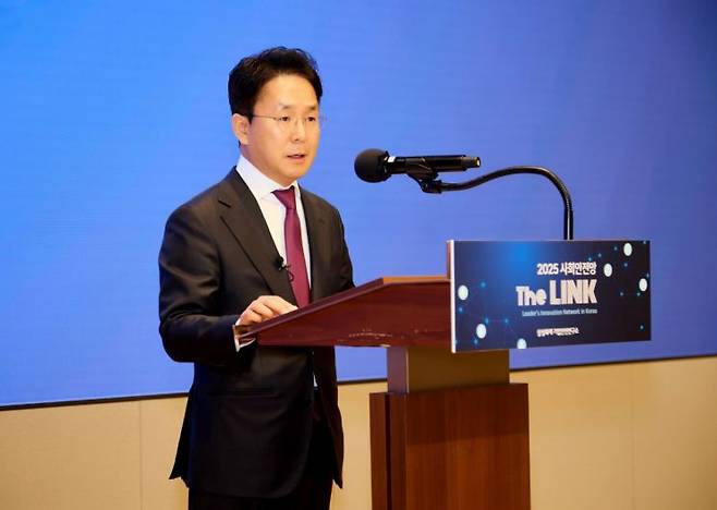 이문화 삼성화재 사장이 29일 서울 서초구 삼성금융캠퍼스에서 환영사를 통해 사회안전망 강화를 위한 전문가들 간 협력의 필요성을 강조하고 있다. 삼성화재