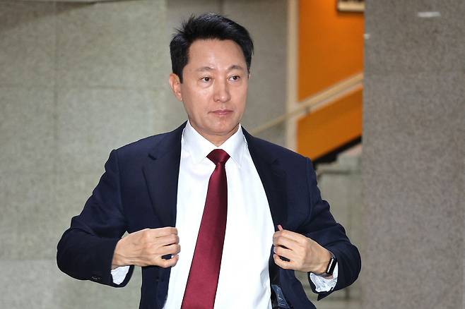 오세훈 서울시장이 30일 오후 서울 중구 서울시의회에서 열린 제330회 임시회 본회의에 참석하고 있다. /뉴스1