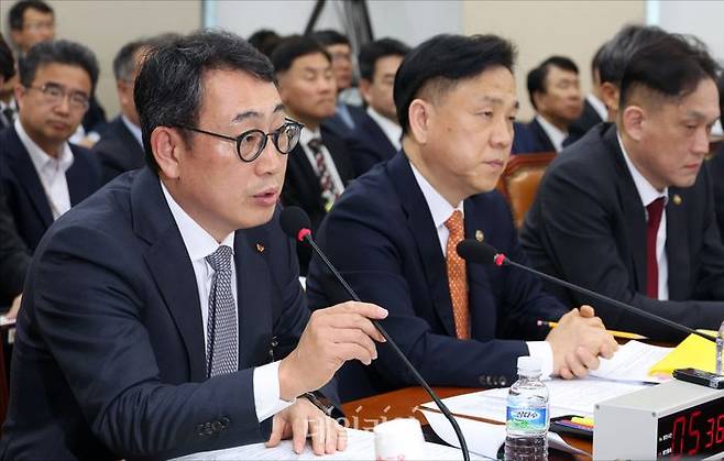 유영상 SKT 사장이 30일 서울 여의도 국회에서 열린 제424회 국회(임시회) 과학기술방송통신위원회 제5차 전체 회의에서 발언하고 있다.ⓒ데일리안 홍금표 기자