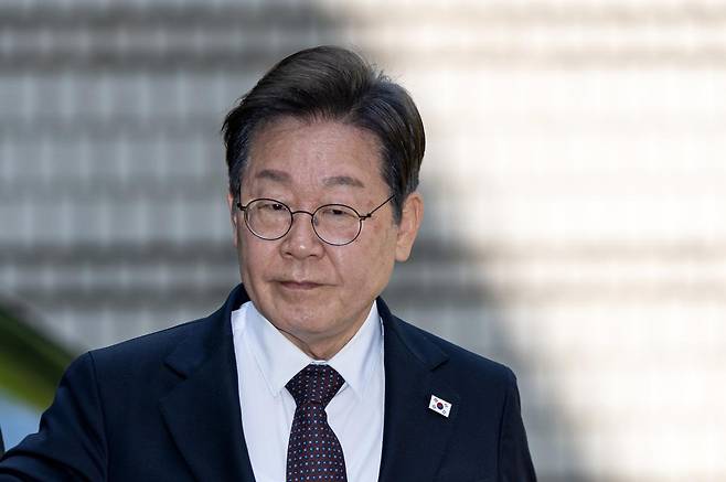 이재명 더불어민주당 대선 후보가 29일 오전 서울 서초구 서울중앙지방법원에서 열린 ‘대장동 배임 및 성남FC 뇌물’ 1심 속행 공판에 출석하고 있다. 2025.4.29/뉴스1