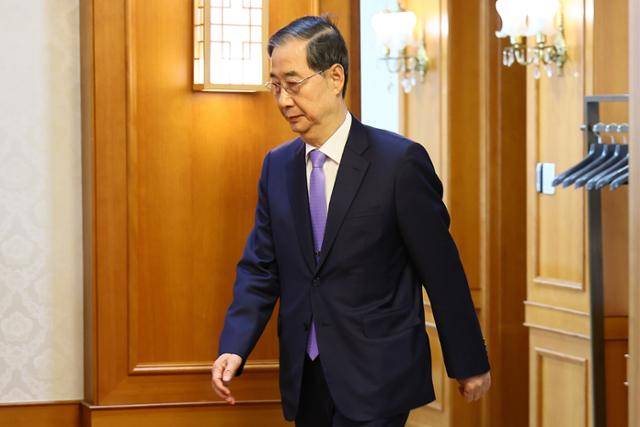 한덕수 대통령 권한대행 국무총리가 29일 정부서울청사에서 열린 재외공관장 신임장 수여식에 참석하고 있다. 왕태석 선임기자