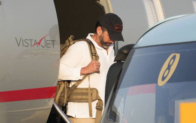 <yonhap photo-5137="">29일 김포공항에 도착한 트럼프 주니어. 연합뉴스</yonhap>