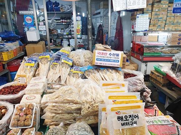 정읍 샘골시장 점포  [사진=정읍시 ]