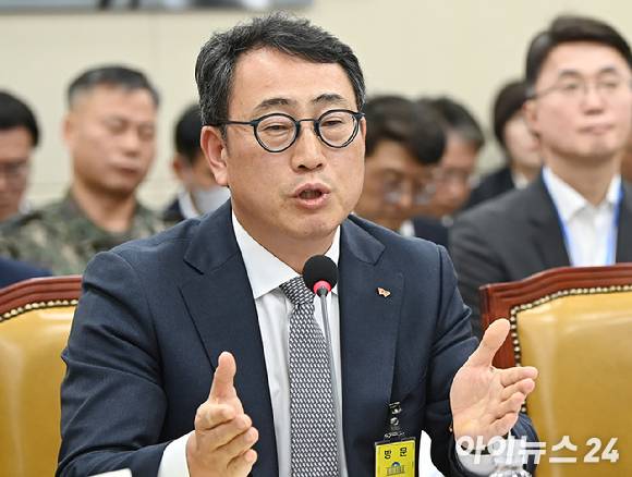 유영상 SK텔레콤 대표이사가 30일 국회 과학기술정보방송통신위원회의에서 열린 방송통신 분야 청문회에서 질의에 답변하고 있다. [사진=곽영래 기자]