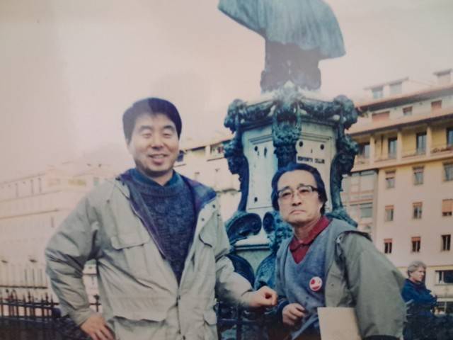 유럽 스케치 여행을 함께 떠난 이계진 전 국회의원(왼쪽)과 고 한인현 화백. 이계진 전 의원 제공.