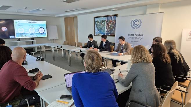 ▲ 전남 여수시가 UNFCCC 사무국에서 2026여수세계섬박람회 성공 개최를 위한 협력 방안에 대해 논의하고 있다. [전남 여수시]&nbsp;