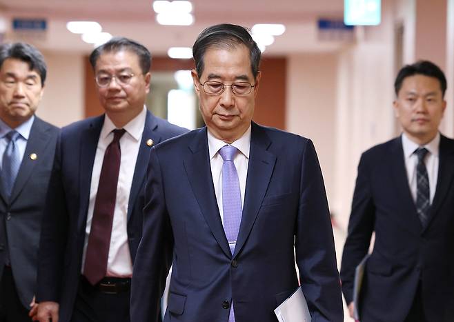 한덕수 대통령 권한대행 국무총리가 29일 서울 종로구 정부서울청사에서 열린 국무회의에서 참석하고 있다. 대통령실사진기자단