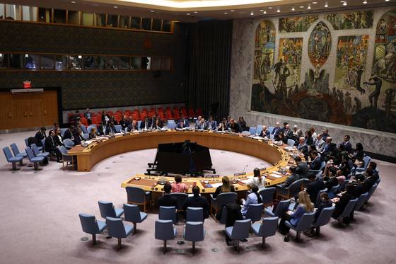 The UN Security Council meets to discuss the situation in Ukraine at UN headquarters in New York, on April 29. [AFP/YONHAP]