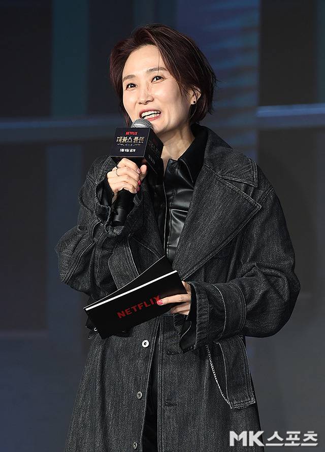 박경림은 짧은 레드 브라운 컬러의 헤어스타일과 환한 미소가 조화를 이루며, 카리스마 속에서도 특유의 따뜻하고 밝은 매력을 잃지 않았다.사진=천정환 기자