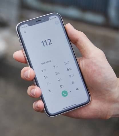 아무런 응답이 없는 112 신고 전화를 지나치지 않은 경찰관이 기지를 발휘해 교제폭력 피해자를 구했다. 112 신고 참고 이미지. /사진=게티이미지뱅크