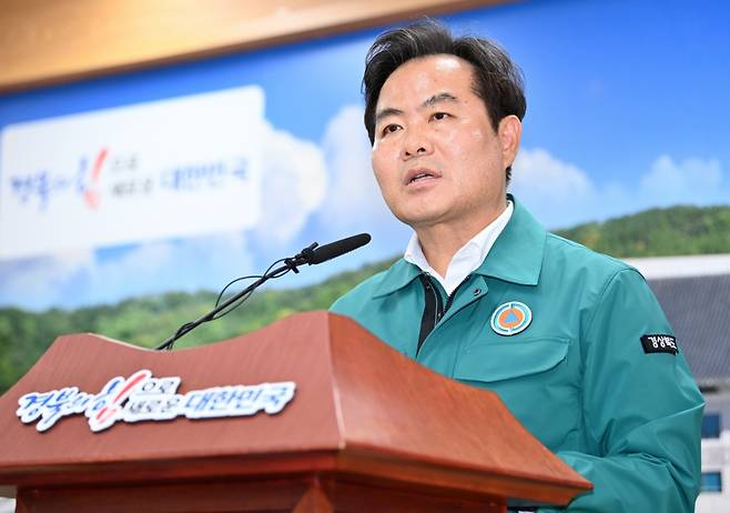 김학홍 행정부지사가 제21대 대통령선거 대비 경북지역 공약을 발표하고 있다./사진제공=경북도