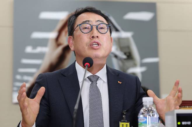 유영상 SKT텔레콤 대표가 지난달 30일 오전 서울 여의도 국회에서 열린 과학기술정보방송통신위원회 전체회의에서  최근 유심 해킹사태 관련 의원질의에 답하고 있다. /사진=뉴시스