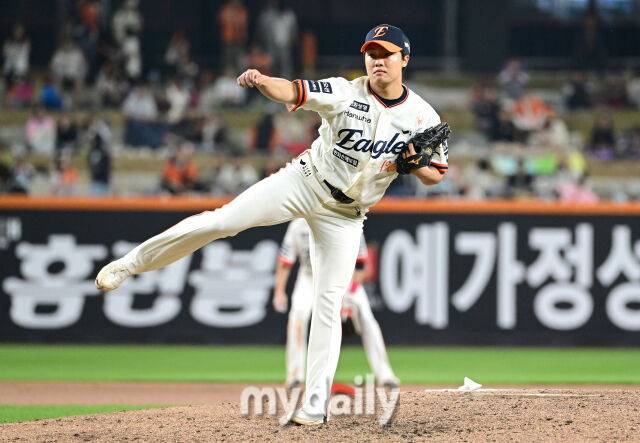 2025년 4월 11일 오후 대전 한화생명 볼파크에서 진행된 '2025 신한 SOL뱅크 KBO 리그' 키움 히어로즈와 한화 이글스의 경기. 한화 정우주가 9회초 역투하고 있다./마이데일리