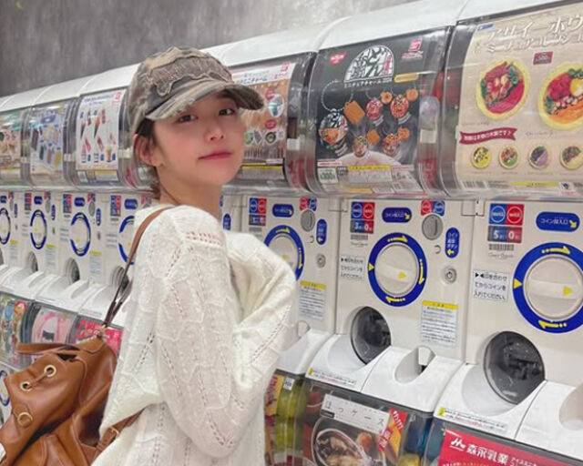 장원영이 뽑기에 흥미를 보였다. / 장원영 SNS