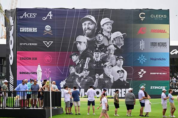 LIV 골프 마이애미 코스에 LIV 골프 출전팀과 선수들의 얼굴이 게시돼 있다.     [게티이미지]