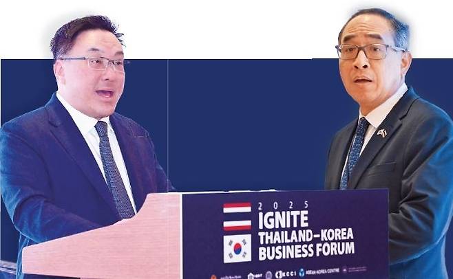 줄라푼 아모른비밧(왼쪽) 태국 재무부 장관보와 타니 쌩랏 주한태국대사가 기조연설과 환영사를 하고 있다. 임세준 기자