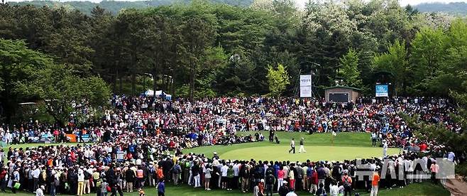 [서울=뉴시스]2024년 GS칼텍스 매경오픈 대회 갤러리. (사진=KGA 제공)