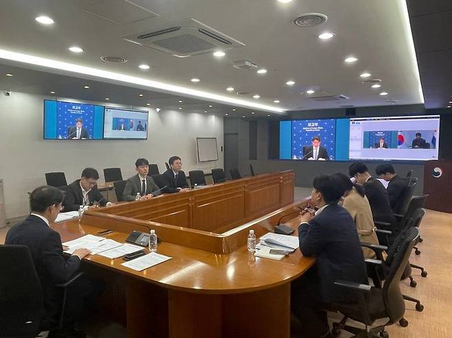 [서울=뉴시스]외교부는 30일 윤주석 영사안전국장 주재로 외교부-주캄보디아대사관-경찰청 간 합동대책회의를 개최하고, 최근 지속적으로 발생하고 있는 캄보디아 내 우리 국민 취업사기 피해에 대한 대응방안 및 예방대책을 논의했다. (사진=외교부 제공) 2025.04.30 *재판매 및 DB 금지