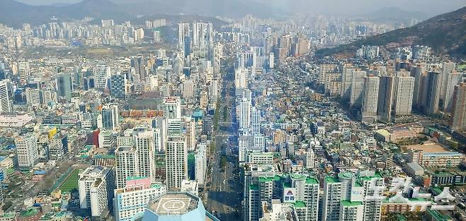 부산 도심 전경. 박상희 기자