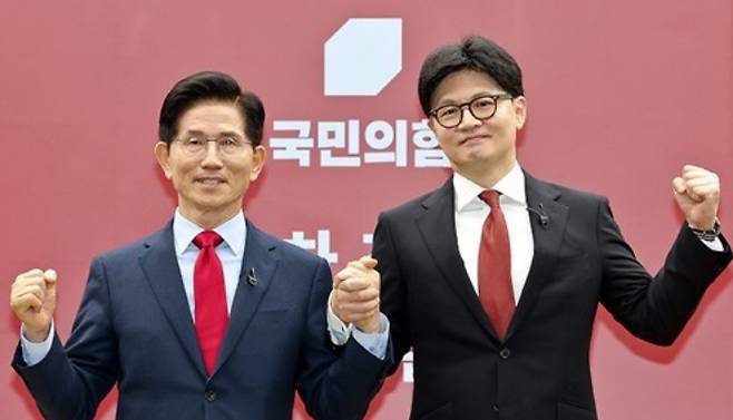 김문수 국민의힘 대선 예비 후보(왼쪽)와 한동훈 국민의힘 대선 예비 후보. 연합뉴스