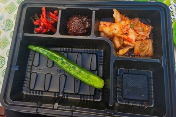 충북 충주에서 열린 19회 충북장애인도민체육대회에서 논란이 된 도시락. 뉴스1