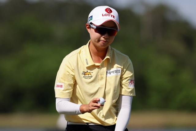 갤러리에게 인사하고 있는 김효주. 사진 제공=AFP연합뉴스