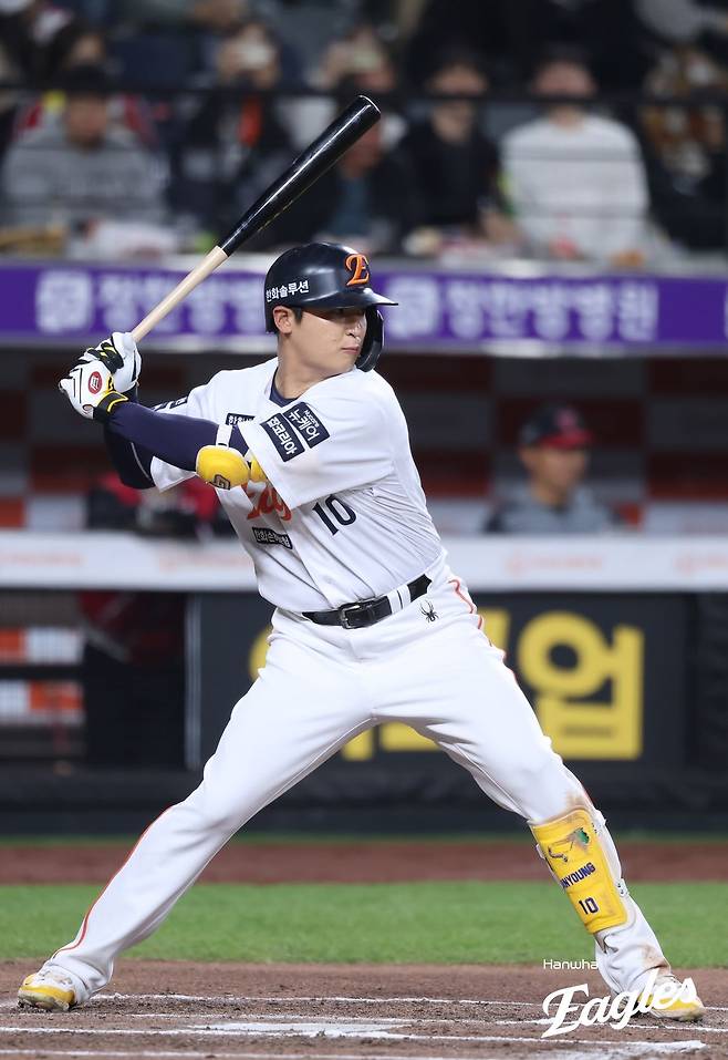 한화 이진영이 지난 29일 대전 LG전에서 타격하고 있다. 한화 이글스 제공