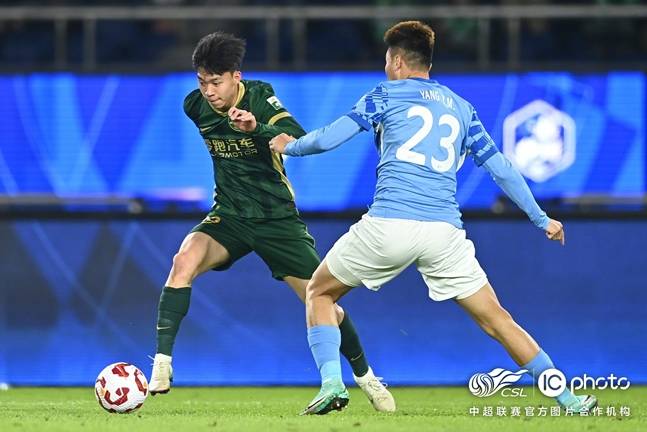 왕위동(왼쪽). /사진=저장FC 공식 웨이보