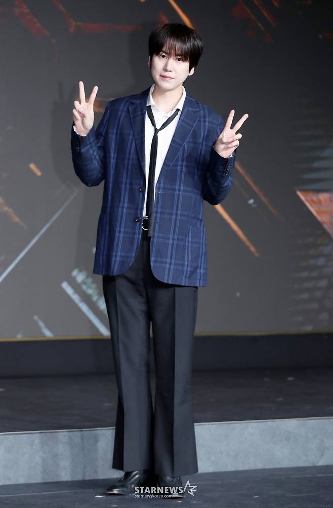 그룹 슈퍼주니어 규현이 29일 오전 서울 마포구 호텔나루에서 열린 넷플릭스 '데블스 플랜: 데스룸' 제작발표회에 참석해 포즈를 취하고 있다.  정종연 PD가 연출하는 '데블스 플랜: 데스룸'은 다양한 직업군의 플레이어가 7일간 합숙하며 최고의 브레인을 가리는 두뇌 서바이벌 게임으로 오는 5월 6일 공개된다. /2025.04.29 /사진=김휘선 hwijpg@