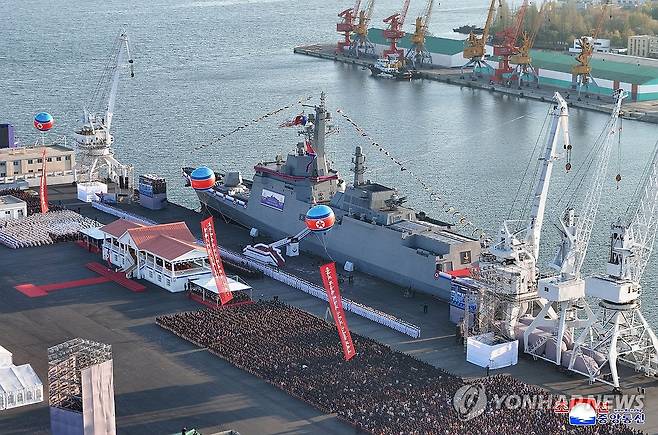 북한, 5천t급 신형구축함 '최현호' 진수식 (평양 조선중앙통신=연합뉴스) 북한 김정은 국무위원장이 참석한 가운데 5,000t급 신형다목적구축함 '최현호' 진수식이 지난 25일 남포조선소에서 진행됐다고 조선중앙통신이 26일 보도했다. 2025.4.26 
    [국내에서만 사용가능. 재배포 금지. For Use Only in the Republic of Korea. No Redistribution] nkphoto@yna.co.kr