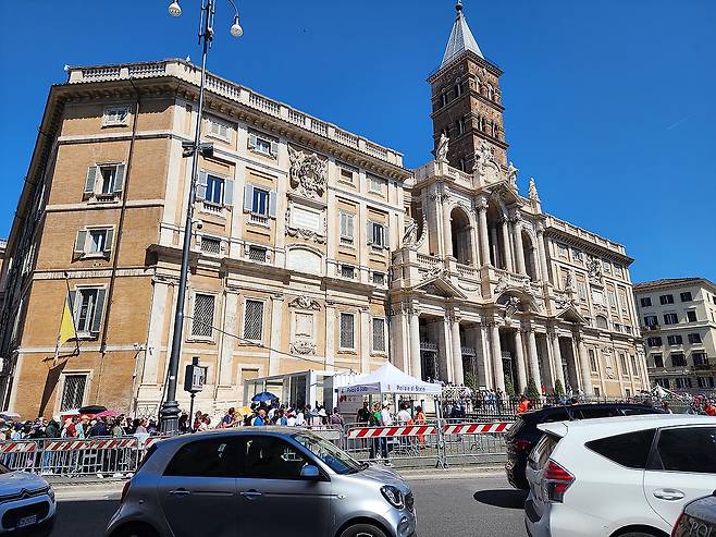 산타 마리아 마조레 대성전 (로마=연합뉴스) 신창용 특파원 = 29일(현지시간) 프란치스코 교황의 무덤이 안장된 이탈리아 로마 시내 산타 마리아 마조레 대성전. 2025.4.30 changyong@yna.co.kr