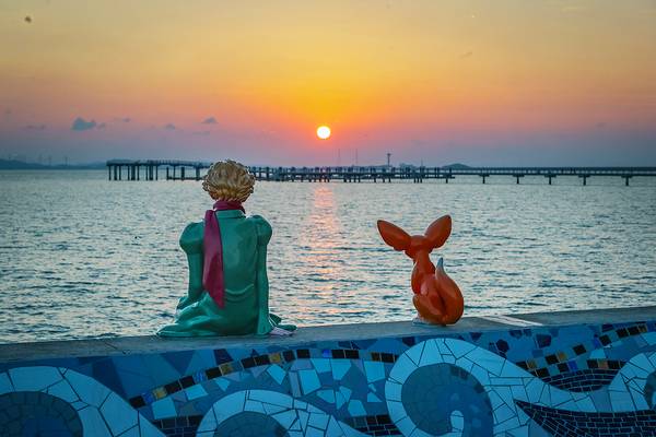 시흥시 거북섬 노을 스팟에 위치한 ‘어린왕자’와 ‘사막여우’. /시흥시 제공