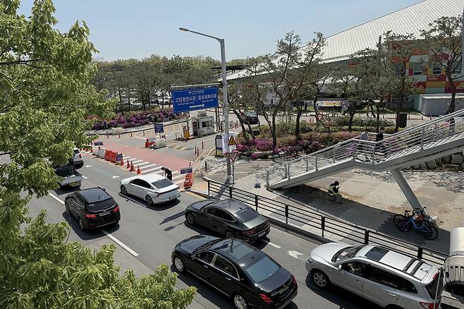 ▲ 고양시 일산동구 장항동 일산호수공원 제3주차장 입구. 현재 고양국제꽃박람회 관계자 주차장으로 활용되며 일반 관람객은 출입하지 못하고 있다.