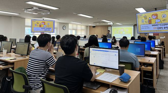 경기도교육청이 지난해 7~8월 운영한 '119 온보딩 과정 연수'에서 신규공무원들이 강의를 듣고 있다. 사진=경기도교육청
