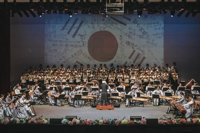 2부 교성곡 '용성' 무대 모습. 사진=평택시문화재단