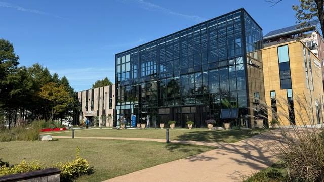 식물원과 연결돼 있는 정원문화도서관 전경. 정원문화도서관 제공