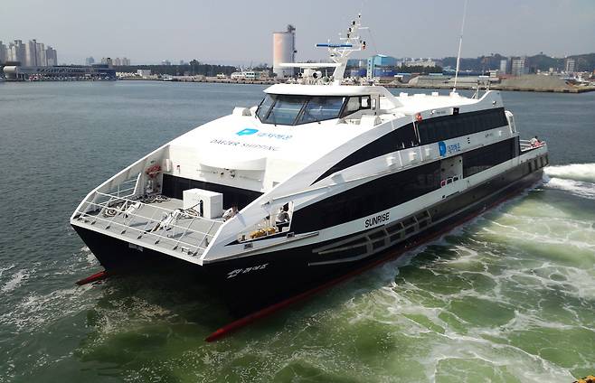 포항을 출발하는 썬라이즈호./대저해운