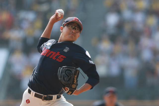 3월 23일 LG 트윈스전에서 선발투수로 나선 롯데 자이언츠 박세웅. 연합뉴스