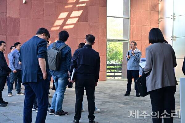 문화관광도시 만들기 사업에 대해 설명하고 있는 오순문 서귀포시장. 사진=서귀포시. ⓒ제주의소리