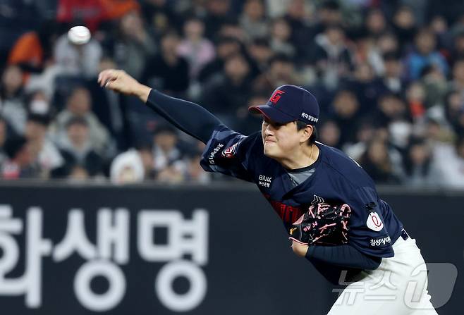 롯데 자이언츠 김원중. /뉴스1 DB ⓒ News1 김기남 기자